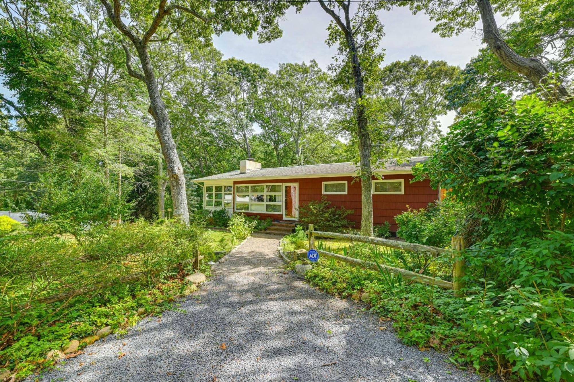 Home In Long Island Wine Country - Walk To Beach! Cutchogue 外观 照片