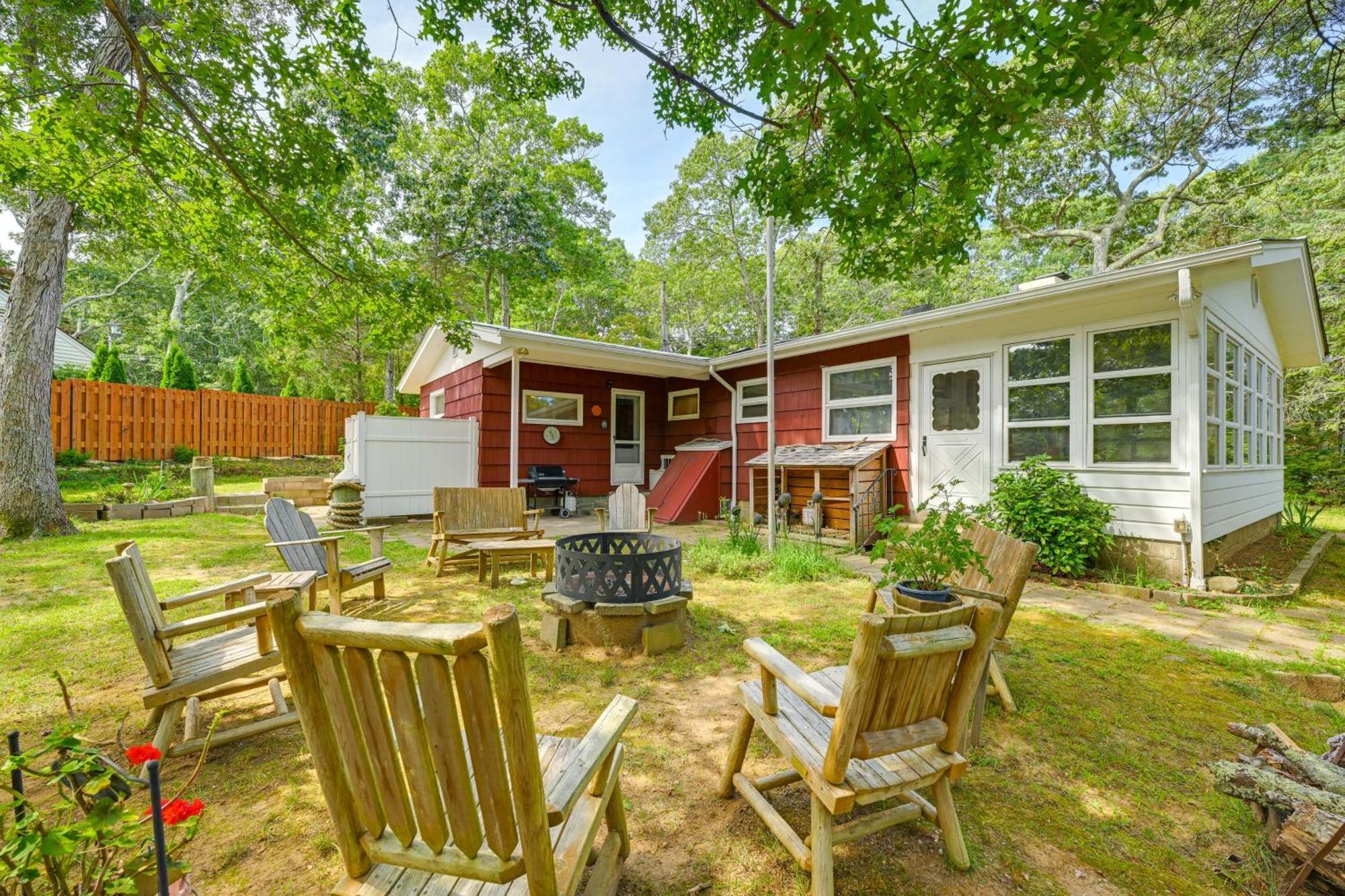 Home In Long Island Wine Country - Walk To Beach! Cutchogue 外观 照片
